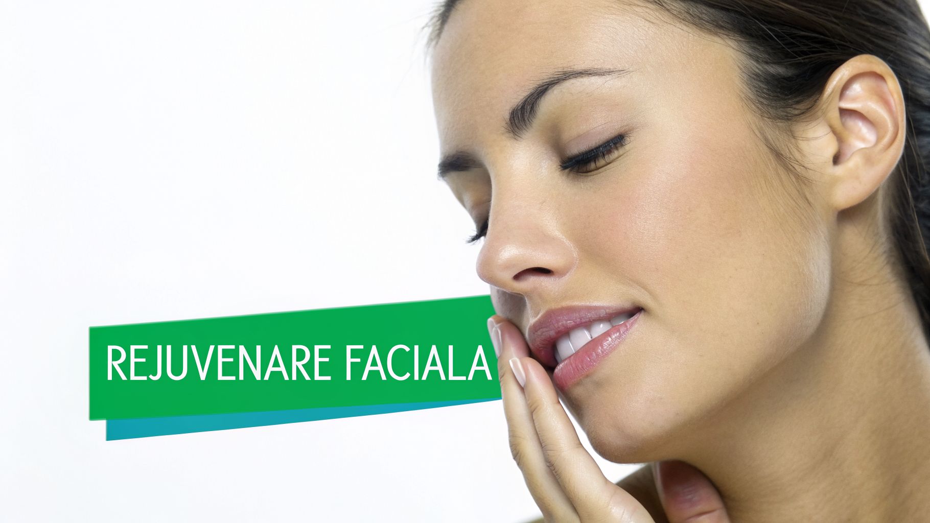 O femeie tânără, zâmbitoare, cu ochii închiși, își atinge delicat fața, având un banner cu textul „REJUVENARE FACIALA”.